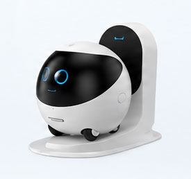 充電台に乗った移動型ロボット